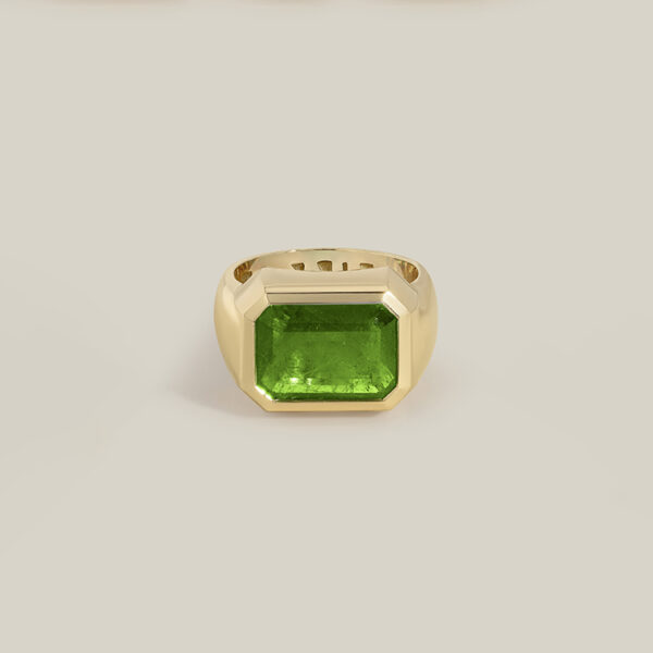 East West Ring: Peridot August