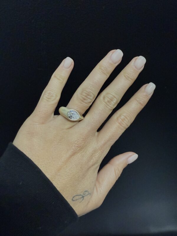 Asymmetric Pear Settinh - Image 3
